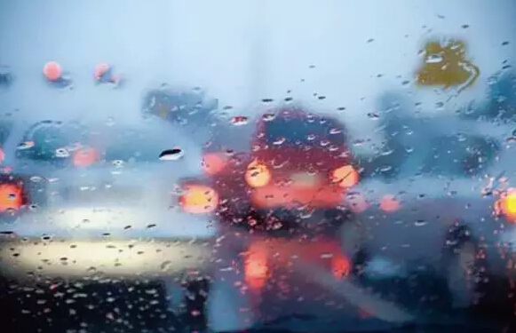深圳線路板廠：雨天這么駕車，您家里人造嗎？