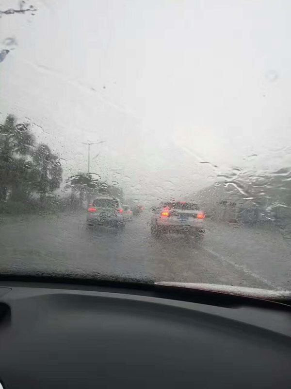 深圳天氣的秒晴秒雨，PCB小編想問這番酸爽滋味你還能hold住嗎？